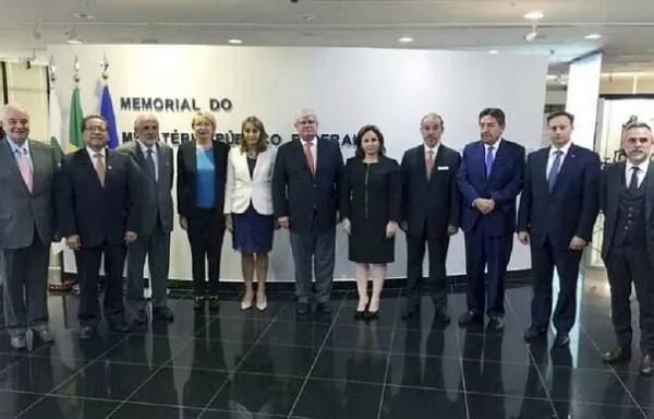 El cónclave de procuradores