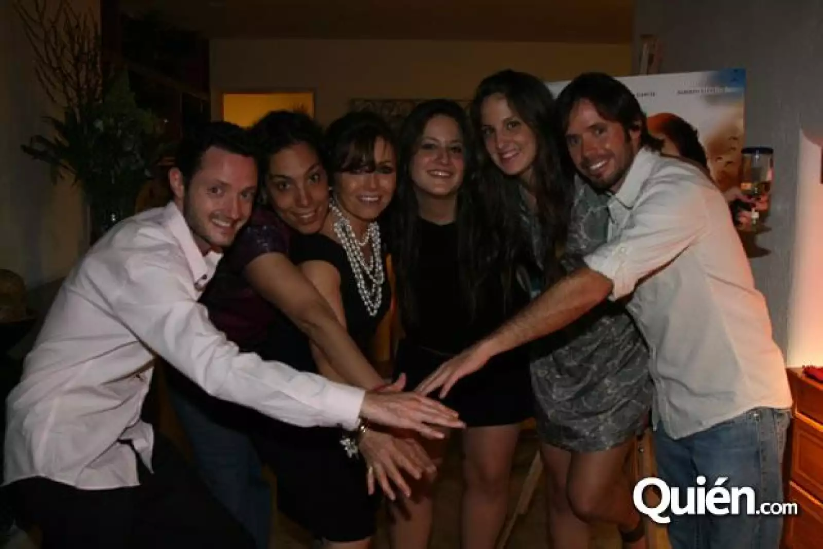 Fiesta de Fernando Lebrija por sus 2 diosas de plata