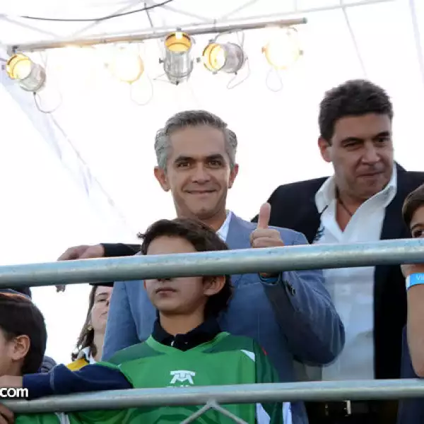 Héctor Serrano con Leonardo, Miguel Jr. y Miguel Ángel Mancera y Arturo Elías Ayub con su hijo
