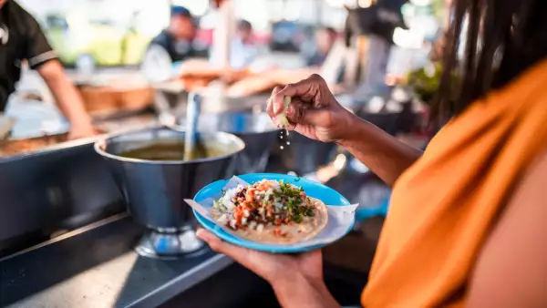 Si se toma en cuenta el precio del limón, un taco de cerdo sin este aditivo costaría 50% menos, según los cálculos de 'México, Cómo vamos'.