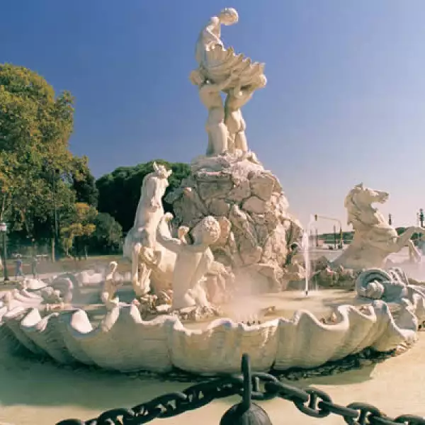 Otro de los ejemplos culturales de este destino es la fuente de las nereidas, mejor conocida como la “Lola Mora”, por haber sido diseñada por la escultura Dolores Mora de Hernández en 1903.