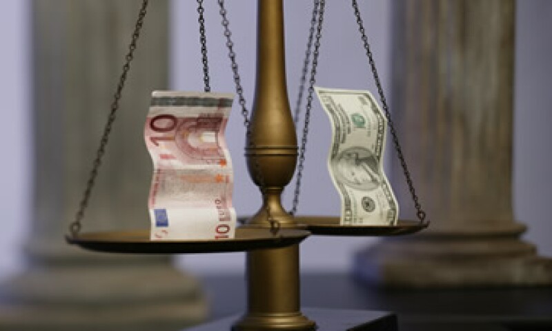La posibilidad de que EU consiga evitar la recesión y la crisis en Europa son dos factores entre los que operará el tipo de cambio en el corto plazo. (Foto: Thinkstock)