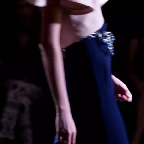 `Apostamos todo por el ya que sorprendió con su impecable colección. Nos sentimos orgullosos en ELLE de ser quienes lo descubrimos y a partir de hoy y mientras Edgar lo permita, será parte activa e insustituible en las páginas de nuestra revista´, comentan las editoras de ELLE.