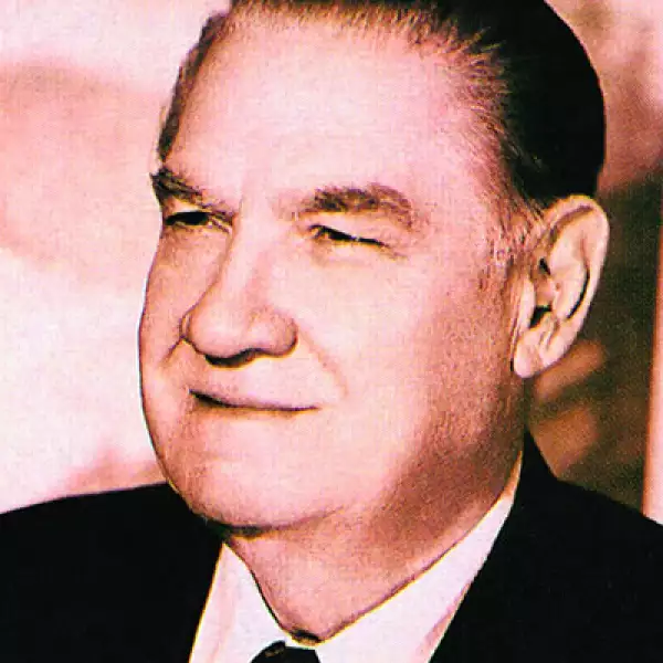 El abuelo de Emilio Azcárraga Jean, fue Emilio Azcágarra Vidaurreta, quien fundó lo que hoy es la industria más grande de entretenimiento en el mundo.