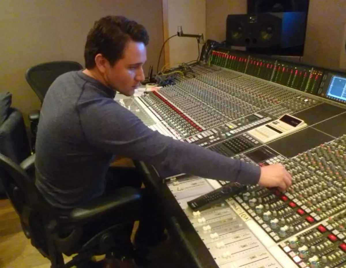 César Robles se ha involucrado de lleno en su proyecto musical.