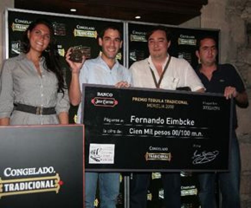 El cineasta mexicana recibió 100 mil pesos como parte del Premio Cuervo, el cual busca estimular la creatividad en el cine.
