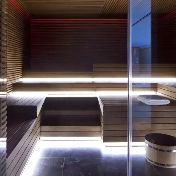 Akasha Holistic Wellbeing Centre: Dentro del hotel Conservatorium, en los Países Bajos, se encuentra este spa de lujo con piscina Watsu, sauna de hidromasaje y hammam. Sin duda, un oasis que te ofr...