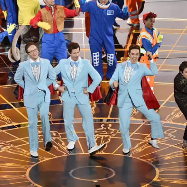 El divertido performance de Everything is Awsome, la canción de Lego.