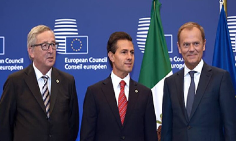 El presidente Peña Nieto -centro- y Jean-Claude Juncker -izquierda- coincidieron en crecer la cooperación. (Foto: tomada de presidencia.gob.mx )