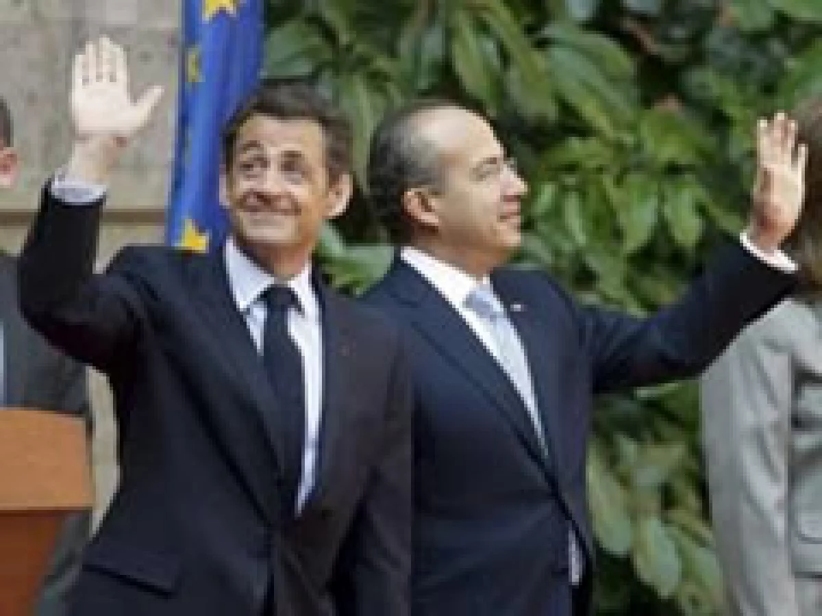 Los mandatarios de México y Francia se reunieron en el Palacio Nacional. (Foto: Reuters)