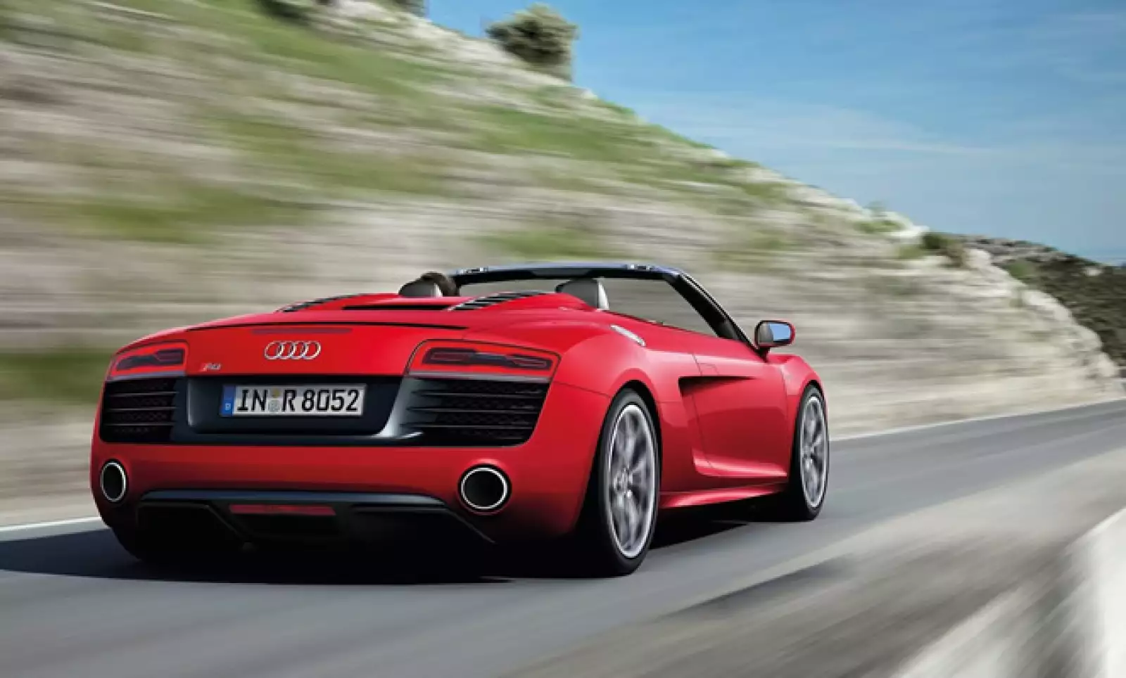 Desde su estética se aprecian los nuevos grupos ópticos con luces LED, un rediseño de su parrilla y en las defensas.