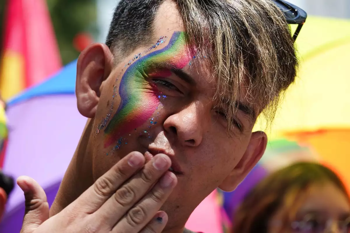 Miles de personas tomaron Paseo de la Reforma para celebrar el orgullo LGBTTTIQPA+ en el marco del Día Internacional del Orgullo.