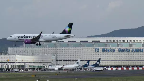 ¿Cuánto tiempo más? Aerolíneas demandan recuperar slots perdidos en el AICM