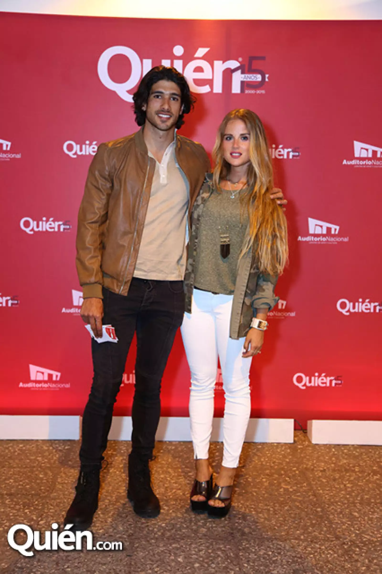 Gabriel Rojo de la Vega y Carlota Chacón en el primer concierto de Juan Gabriel en el Auditorio Nacional en el lounge de Quién®.