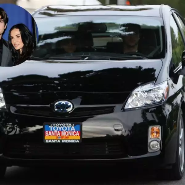 Ashton Kutcher le regaló a Demi Moore en su último cumpleaños un Toyota Prius.