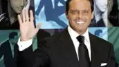 El cantante envío un mensaje a la candidata del PRD para felicitarla por su postulación a un cargo público, según contó en su perfil público la escritora.