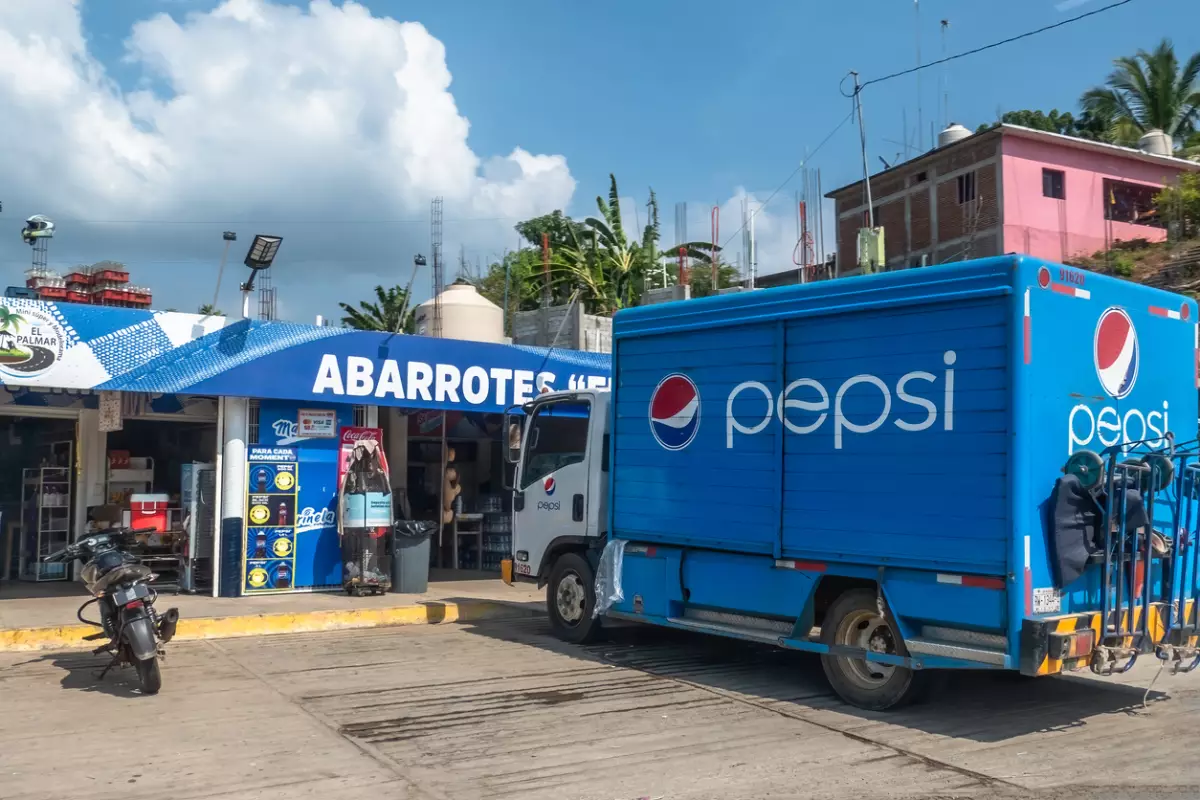 camion-de-pepsi-en-tienda-de-abarrotes