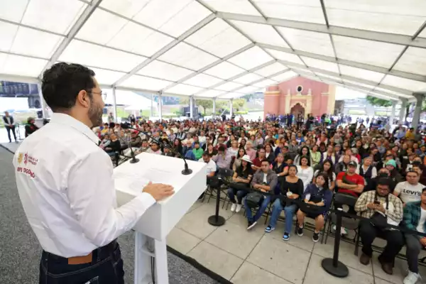 Batres entrega apoyos.jpeg