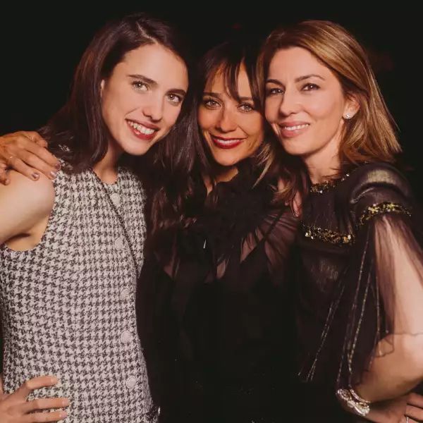 14_Margaret_QUALLEY_Rashida_JONES_Sofia_COPPOLA_CHANEL_Metiers_d_art_Show_2019_20_2_14.jpg
