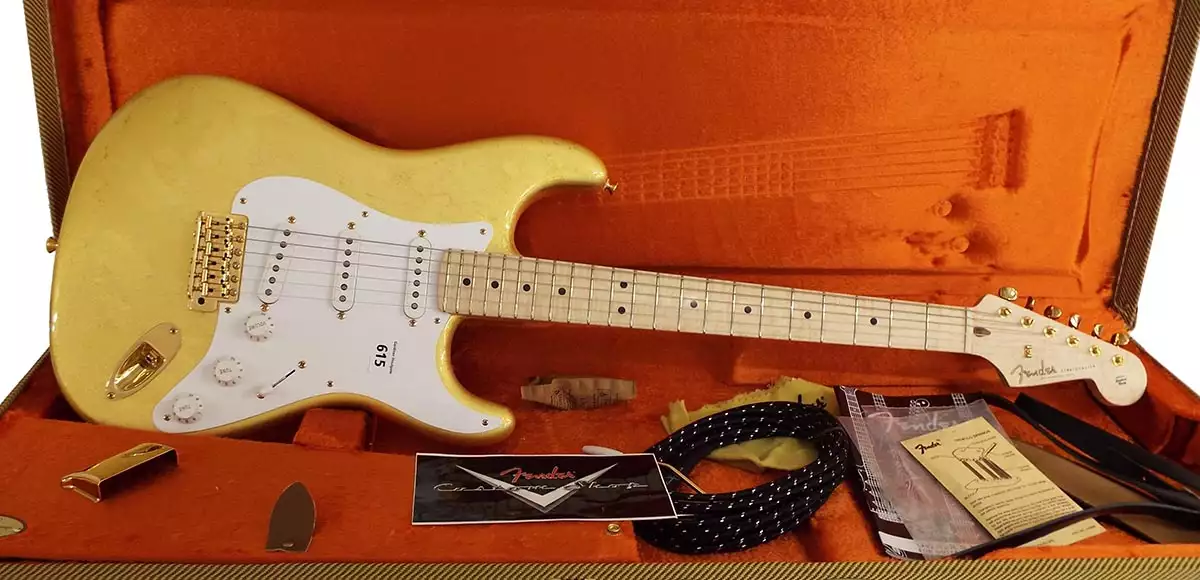 Fender Stratocaster Gold Leaf - 455,000 dólares