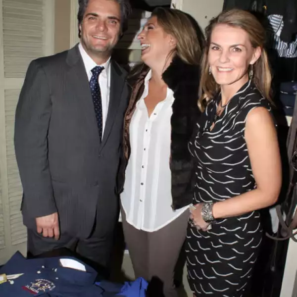 Emilio y Yoli Granja con Sandra Macouzet