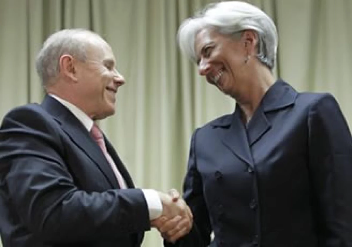 Christine Lagarde se reunió en Brasil con el ministro de Hacienda de ese país, Guido Mantega como parte de su gira para buscar el apoyo de los emergentes. (Foto: Reuters)