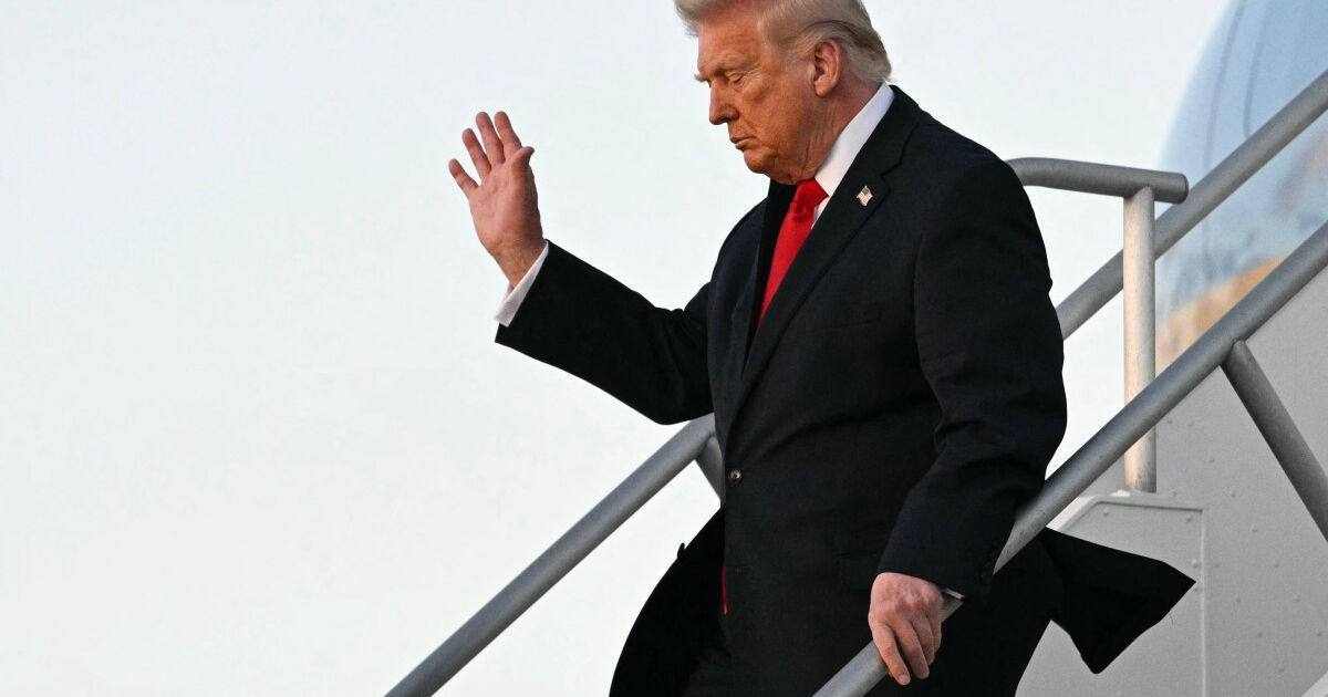 Trump, İran'la müzakerelerin başarısızlıkla sonuçlanmasının ardından Hürmüz Boğazı'na deniz ablukası emri verdi