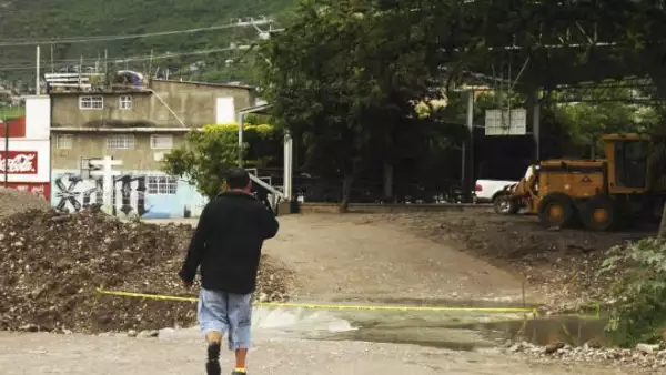 Casas da�adas por lluvia en Guerrero