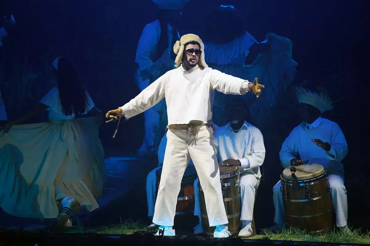 Foto de Bad Bunny durante su estancia en Puerto Rico llamada "No me quiero ir de aquí; una más", en el Coliseo de puerto Rico José Miguel Agrelot.