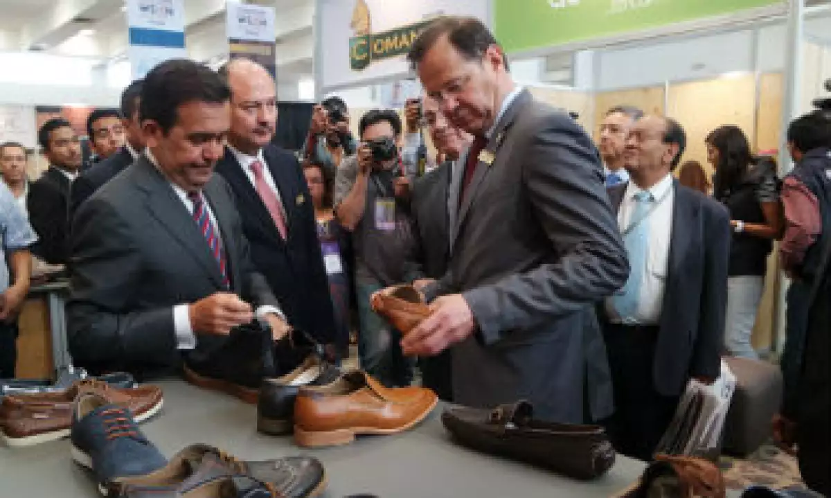 Durante la feria Sapica, el presidente del Ciceg, Javier Plascencia, solicitó al secretario de Economía, Ildefonso Guajardo, ayudas para exportar. (Foto: Ivet Rodríguez )