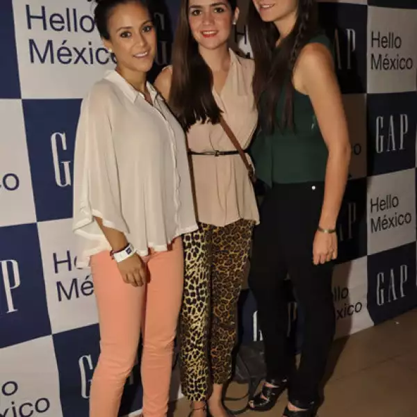 Andrea Clausen con Eliana y Ekaterina Vázquez