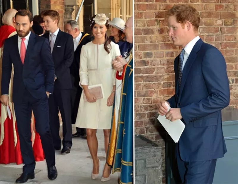 No hubo un código de vestimenta, sin embargo, hubieron dos colores que dominaron entre los 23 invitados al bautizo del príncipe George.