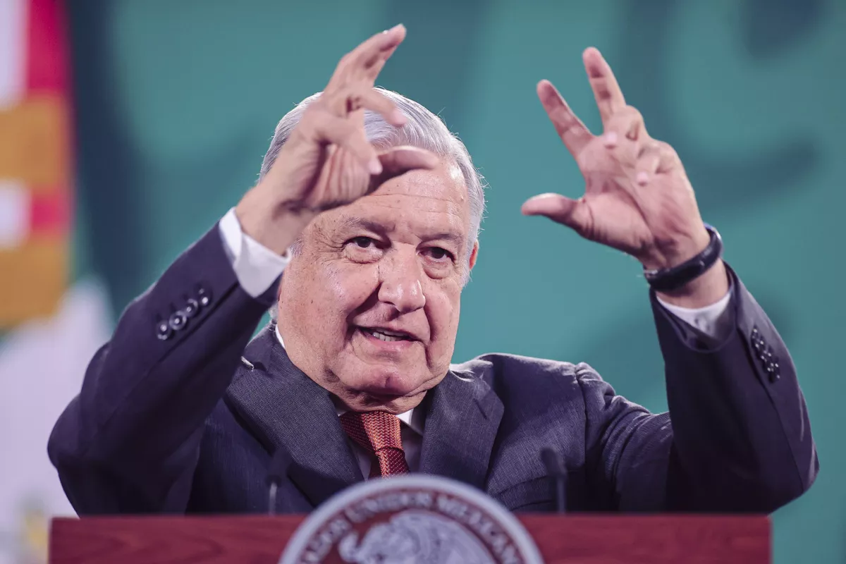 El presidente de México, Andrés Manuel López Obrador, dijo el jueves 29 de abril que que buscará una reforma a la administración pública para “quitar” o modificar a los órganos constitucionalmente autónomos, entre ellos, el Instituto Nacional Electoral (INE). Señaló que además de costosísimo, no ha resguardado la democracia. “Podría estar en el Poder Judicial, un poder autónomo, independiente, con gente integra, honesta, intachable, pero no lo que estamos ahora padeciendo”, refirió.