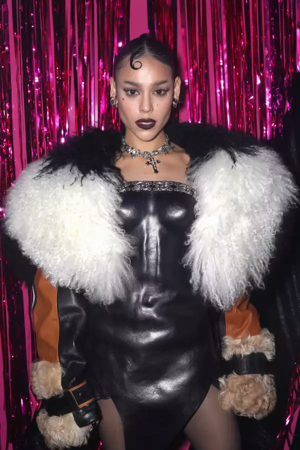 Danna Paola en la entrega de los MTV Video Music Awards