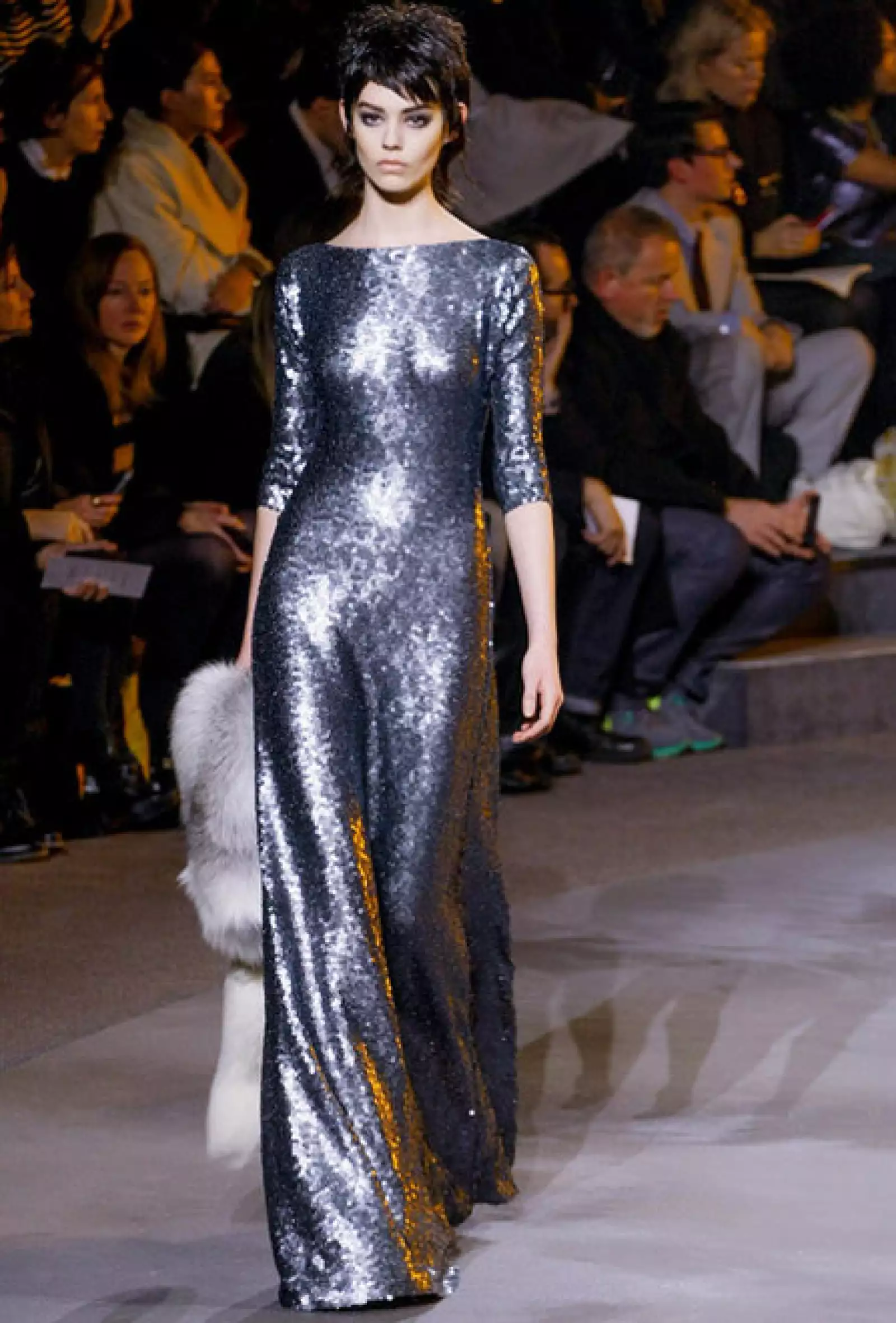 Vestidos largos muestran la silueta femenina Otoño-Invierno 2013.