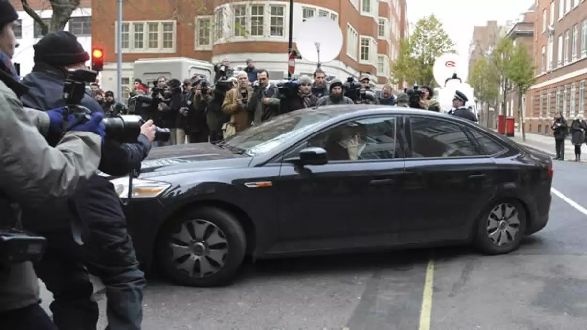 Llegada de Julian Assange a la Corte