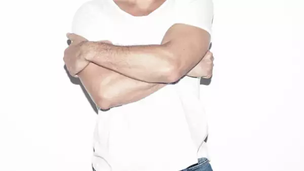 El guapo actor estrenará este fin de semana la película "Enamorándome de Abril", por lo que hablamos con él acerca de las cosas que más lo ilusionan en su vida actual.