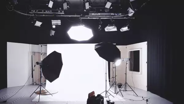 Photo-Studio-Alexander-Dummer-unsplash