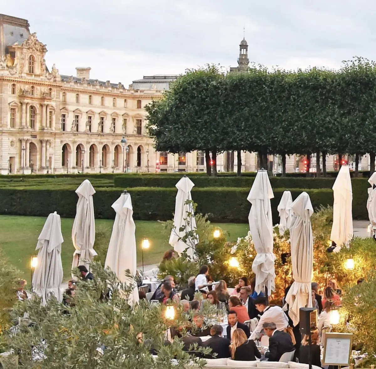Loulou, el restaurante de París donde es común encontrarte a celebs como Jenna Ortega 
