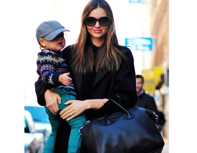 La modelo australiana anunció que por ahora no planea tener otro bebé, porque en este momento disfruta una etapa muy importante en su vida al lado de su marido y su primer hijo, Flynn.