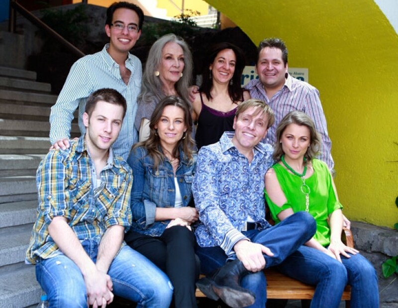 Guillermo Wiechers (productor), Isela Vega, Iona Weissberg (directora), Juan Torres (productor), Luis Arrieta, Dominika Paleta, Mario Ivan Martinez y Ludwika Paleta dan forma al elenco de "La Madriguera".