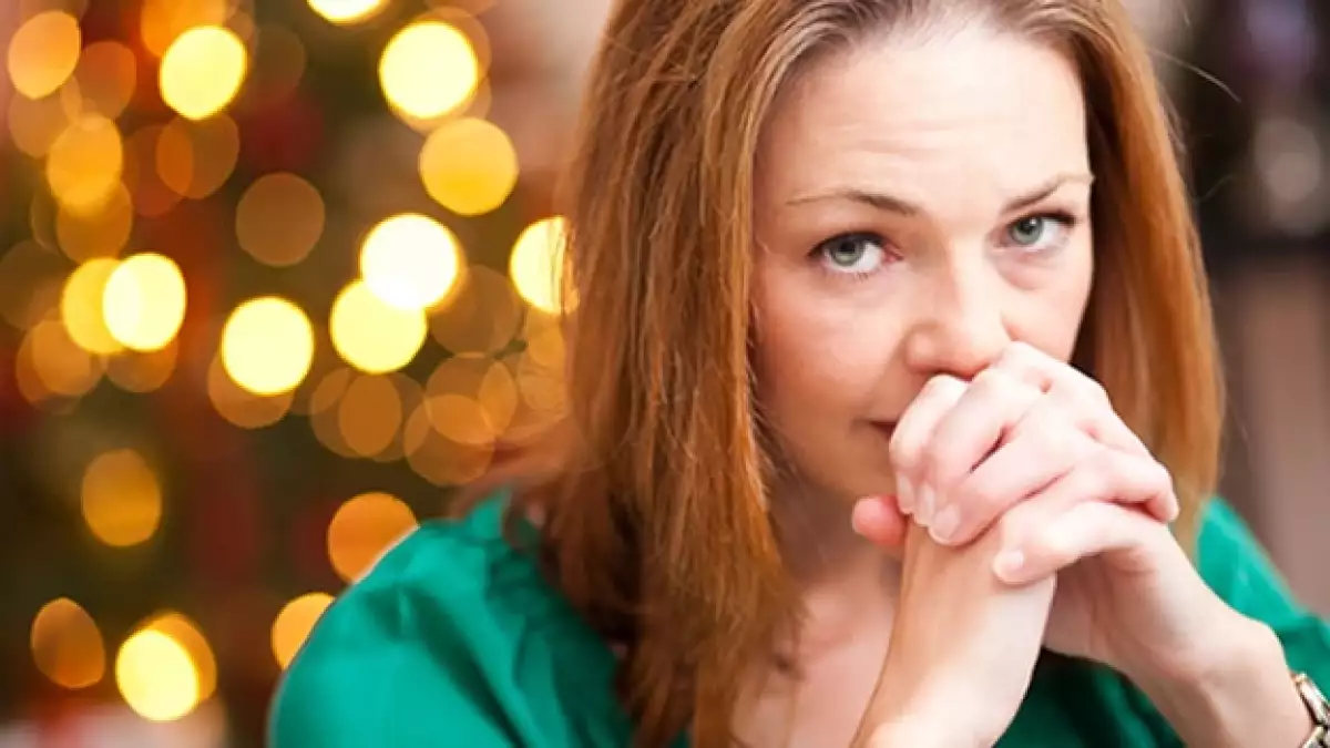depresion navidad mujer preocupada