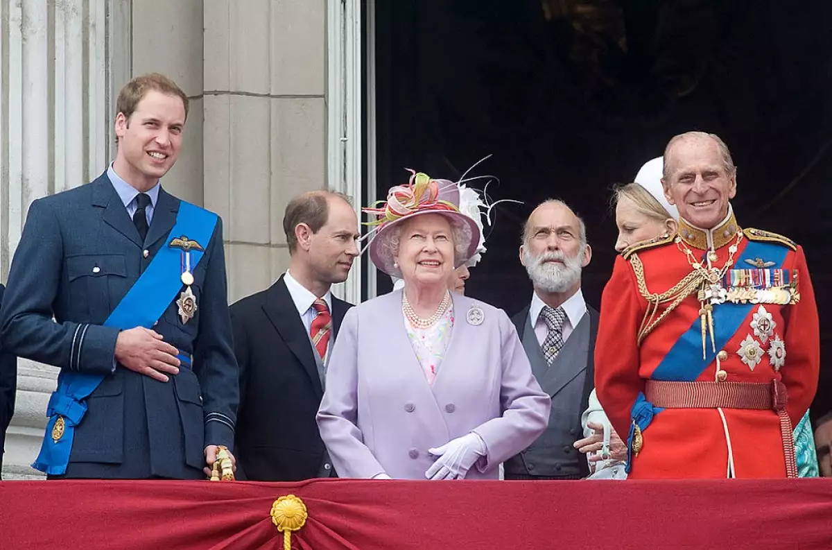 Príncipe William, reina Isabel II y el duque de Edimburgo