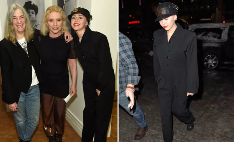 La cantante optó por un atuendo más conservador durante su paso por Nueva York, cosa que es inusual en ella.