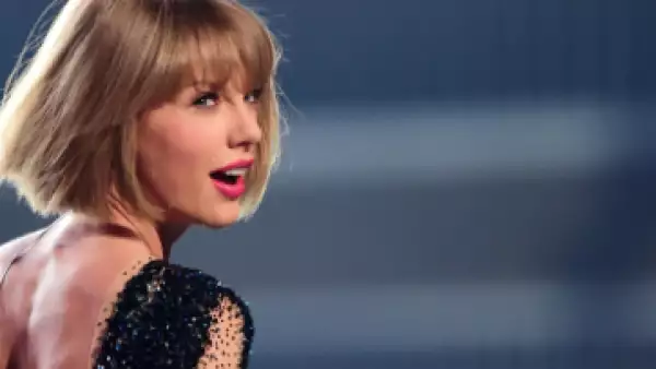 Taylor Swift mandó un mensaje a las mujeres jóvenes en su discurso de aceptación. (Foto: AFP )