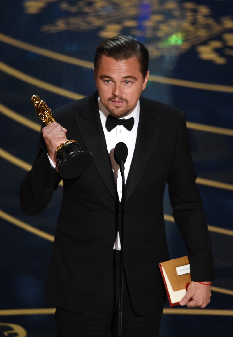 El actor ganó ayer su primer Oscar por su actuación en The Revenant.