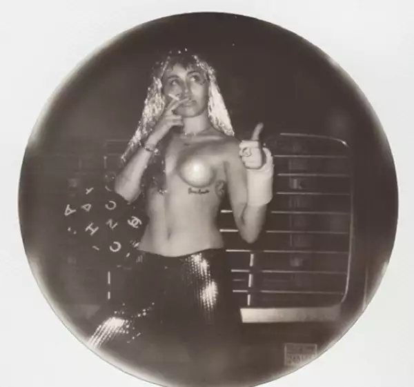 Durante su show de Art Basel, Miley mostró sus atributos.