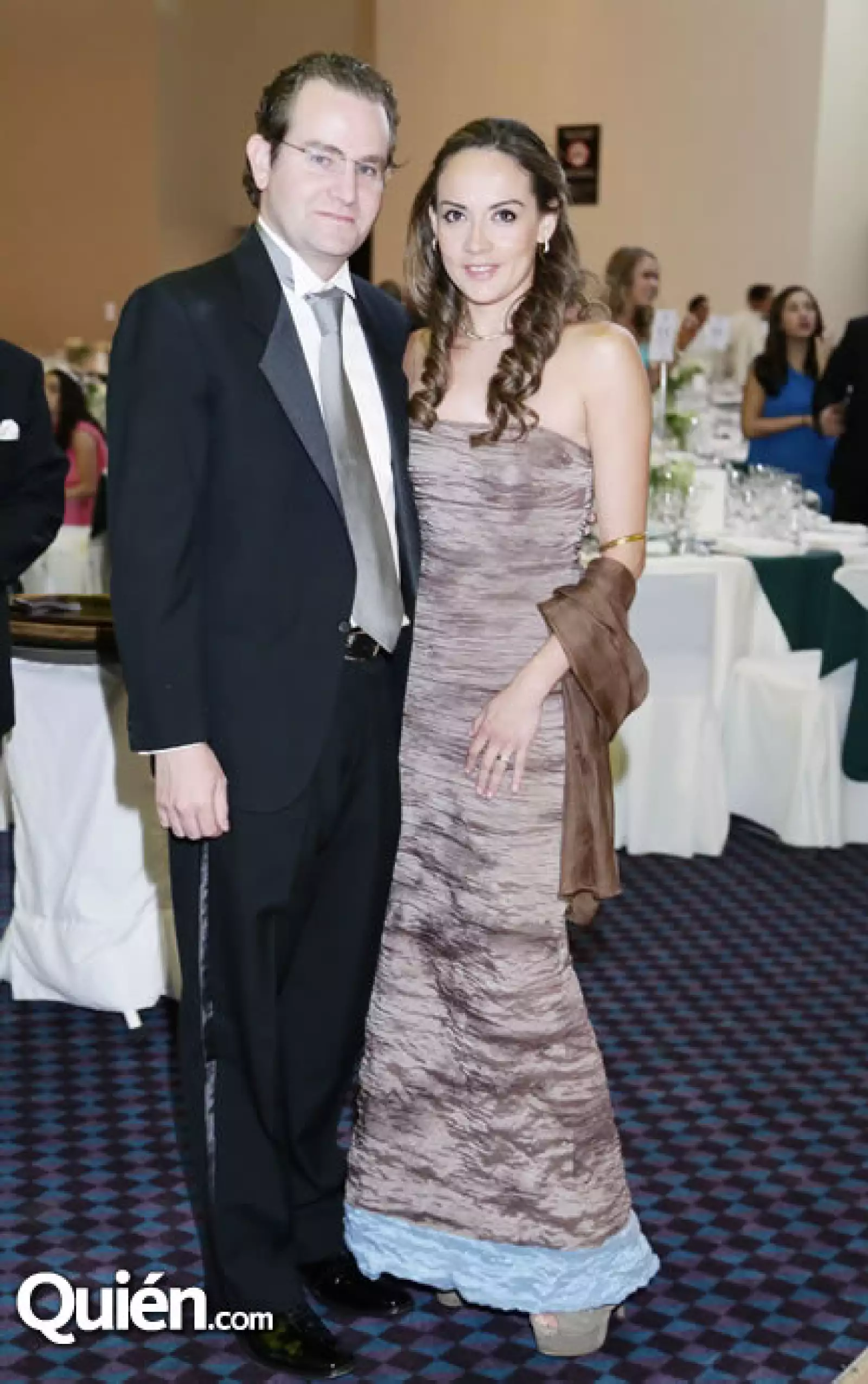 Luis Sierra,Jennifer Solís