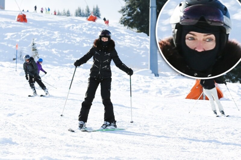 La reina del pop prefirió bajar la pendiente de principiantes con el apoyo de un instructor, sin embargo, su hijo Rocco demostró tener gran habilidad para el deporte.