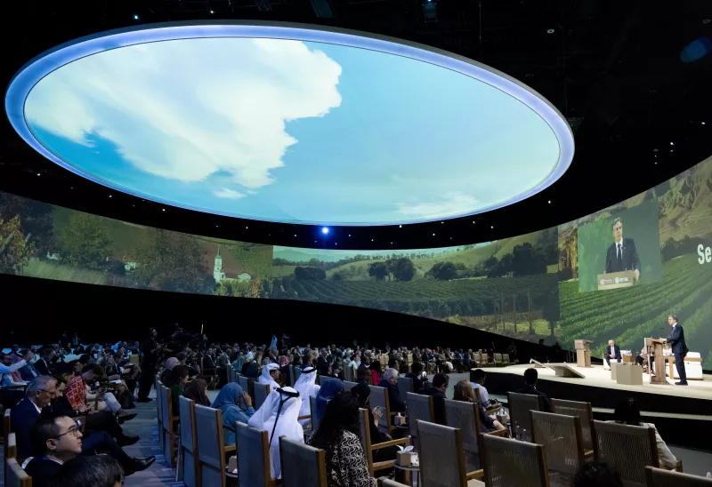 El secretario de Estado de los Estados Unidos, Antony Blinken, habla durante el evento Transformación de los sistemas alimentarios frente al cambio climático, al margen de la cumbre climática COP28 en la Dubai Expo, en Dubai, Emiratos Árabes Unidos, el 1 de diciembre de 2023.